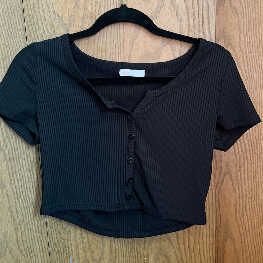 Black medium crop top. Great condition
